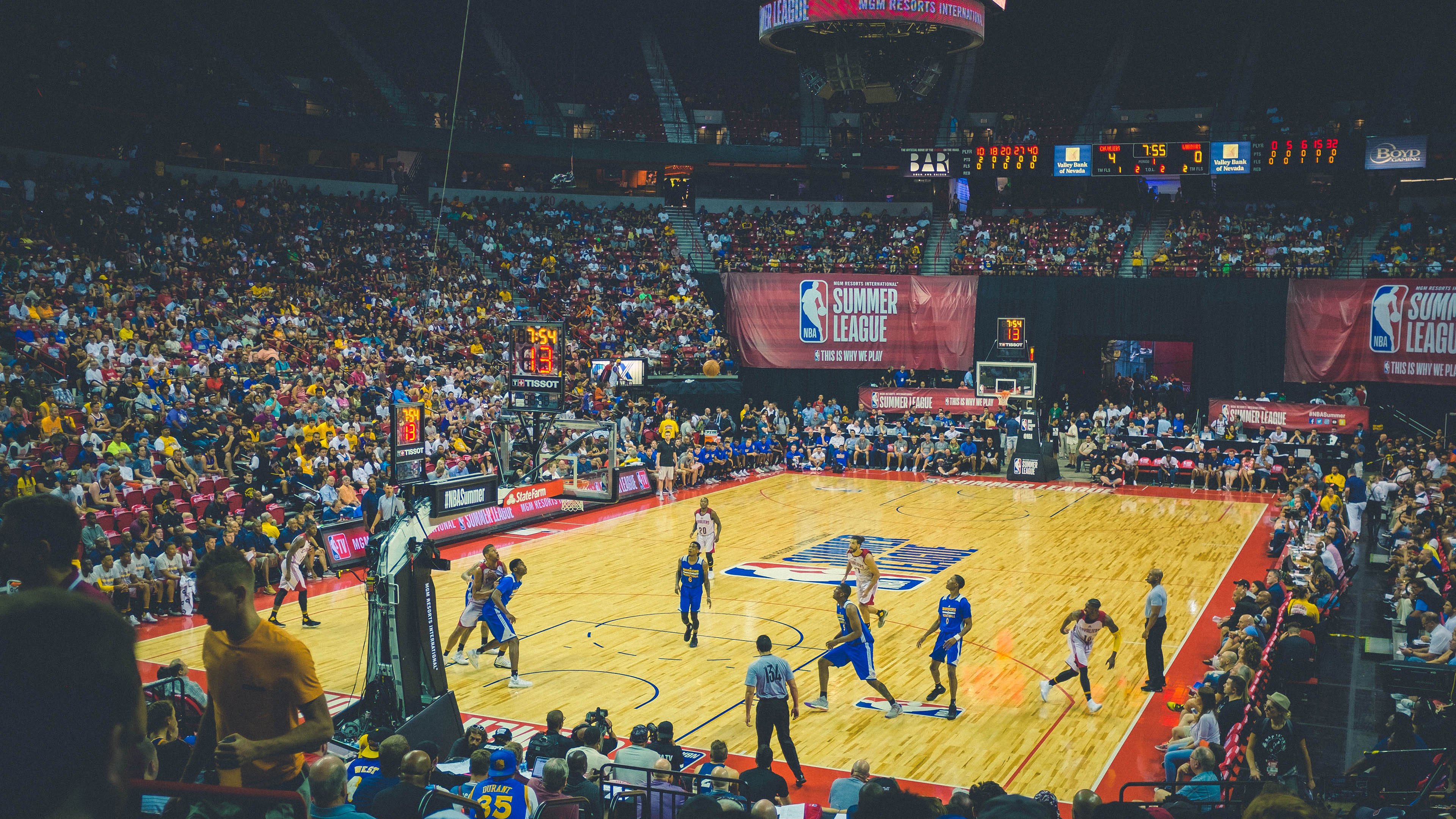 NBA快船跨界教学赛轻取辽宁男篮,杜兰特替补登场30分钟狂砍55分,网友,这剧本敢写吗?